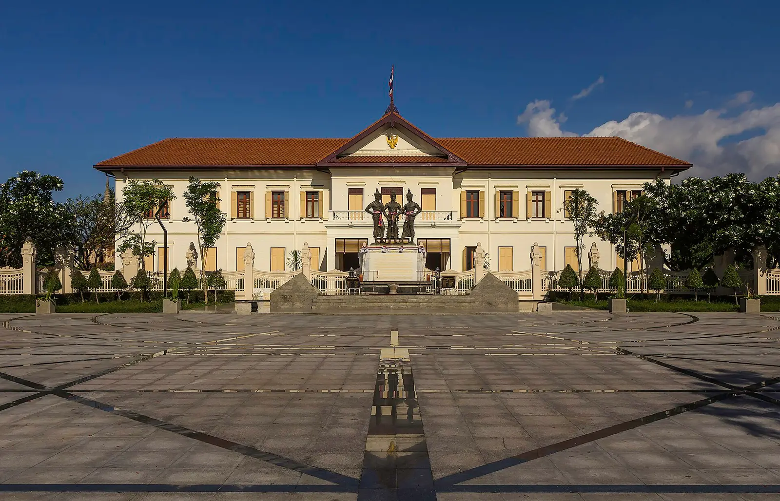 Chiang Mai City Art and Cultural Centre with the Three Kings Monument in front
